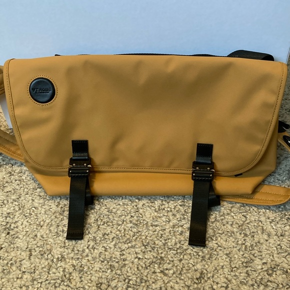 NWT Venque Urban Messenger Bag Brown Camel - Picture 3 of 12